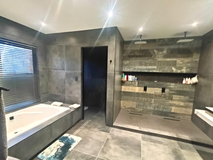 6 Bedroom Property for Sale in Elim Western Cape